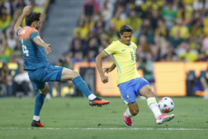 no-ultimo-segundo,-brasil-busca-empate-em-primeiro-amistoso-pos-copa-do-mundo