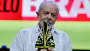 janja-publica-foto-de-lula-com-nossa-senhora-apos-desgaste-de-flavio-com-boato-sobre-santa