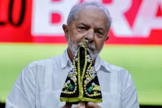 janja-publica-foto-de-lula-com-nossa-senhora-apos-desgaste-de-flavio-com-boato-sobre-santa
