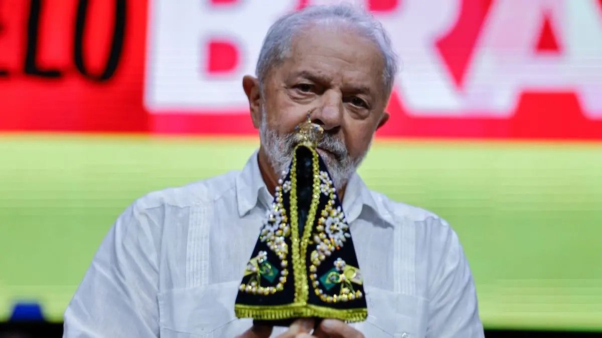 Janja publica foto de Lula com Nossa Senhora após desgaste de Flávio com boato sobre santa