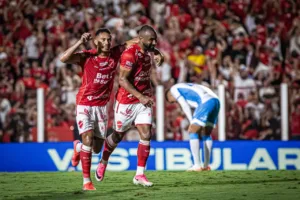 vila-nova-bate-o-londrina-no-oba-e-dispara-na-lideranca-da-serie-b