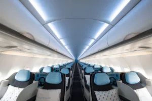 mais-espaco,-cama-e-cardapio-gourmet:-como-e-viajar-no-aviao-que-so-tem-classe-executiva