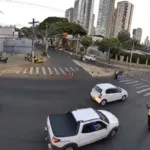 agente-de-transito-e-agredido-com-socos-e-chutes-durante-bloqueio-em-goiania;-video