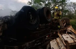 motorista-morre-apos-carreta-pegar-fogo-na-br-364,-em-jatai