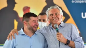 caiado-cancela-agenda-e-comparece-a-velorio-de-amilton-filho-em-anapolis