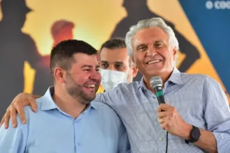caiado-cancela-agenda-e-comparece-a-velorio-de-amilton-filho-em-anapolis