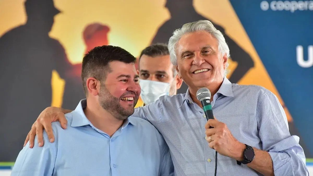 Caiado cancela agenda e comparece a velório de Amilton Filho em Anápolis