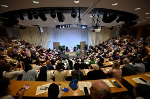 papa:-aumento-de-catecumenos-e-neofitos-na-franca-exige-acoes-pastorais-concretas-–-vatican-news
