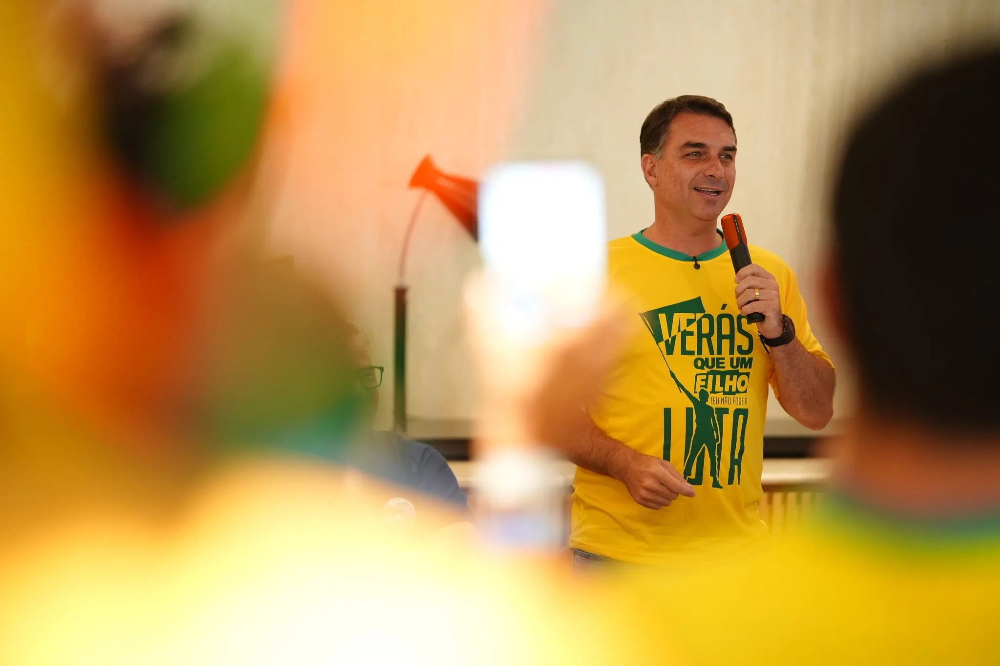 Flávio pede prisão de funcionário do Planalto por repostagens sobre Nossa Senhora
