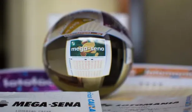 mega-sena-3063-acumula-e-premiacao-pode-chegar-a-r$-52-milhoes-na-terca-(29)