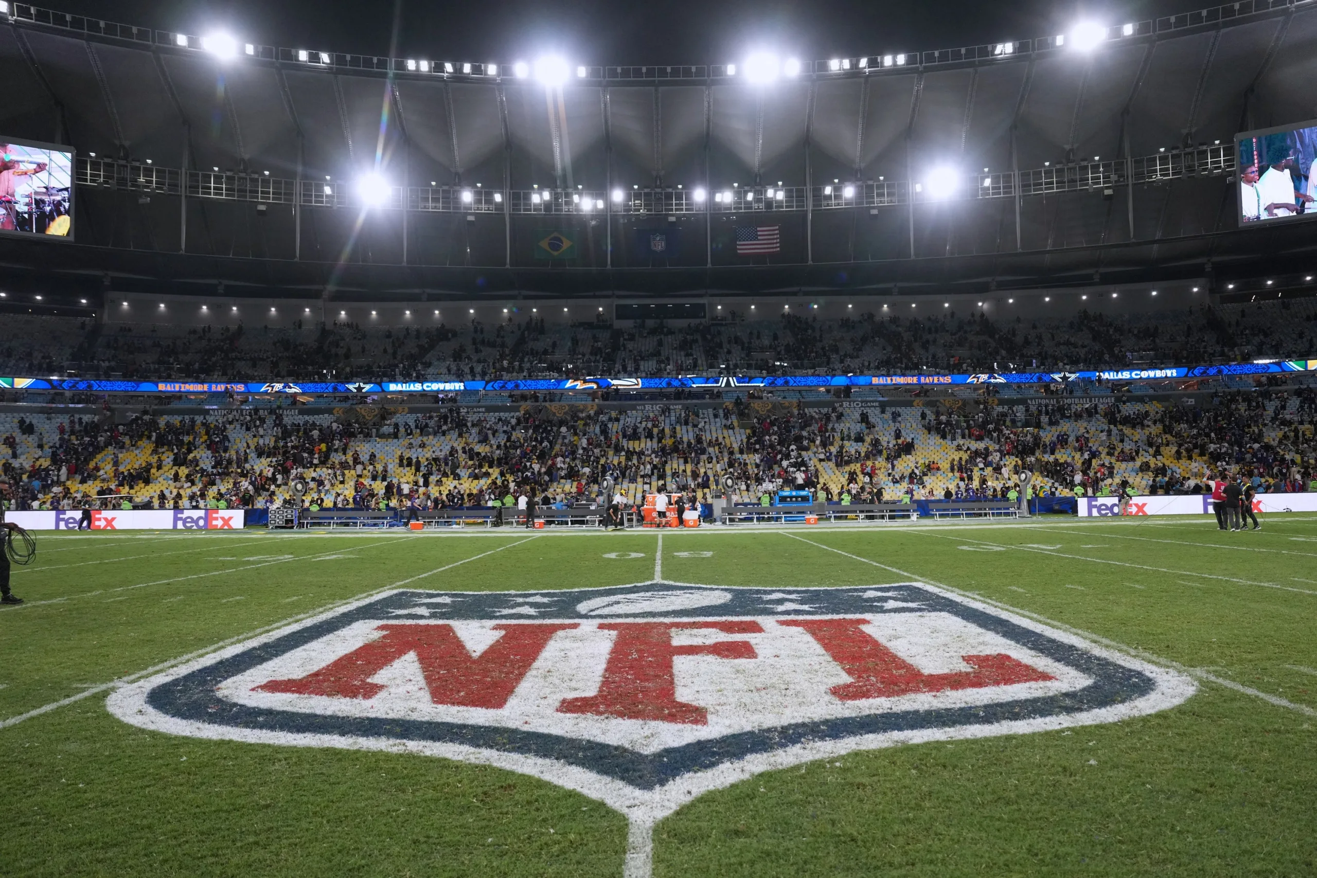 Gramado do Maracanã supera desconfiança e escapa de críticas em jogo da NFL: “Aguentou bem” – ge.globo.com