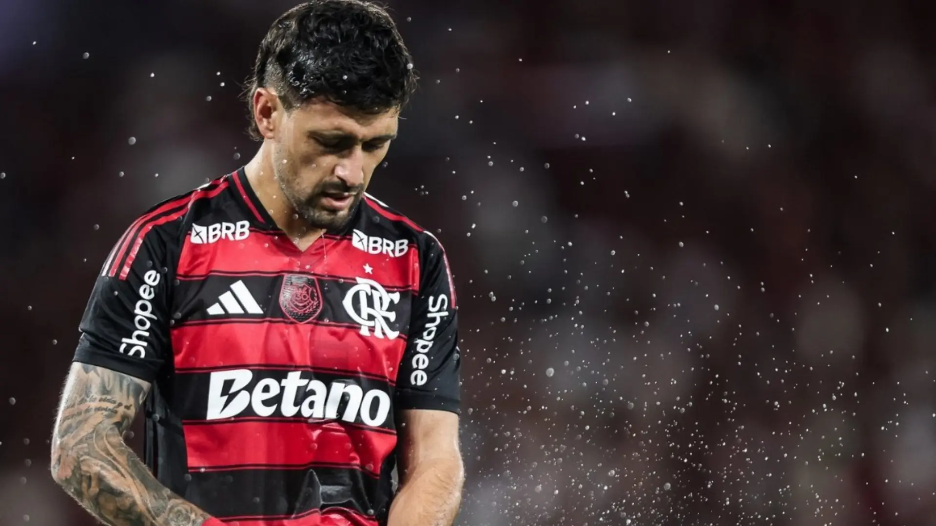 Arrascaeta sofre segunda lesão no ano e preocupa o Flamengo