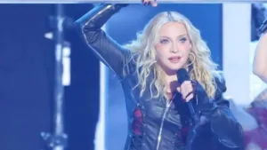 madonna-vence-artista-do-ano-no-vma-com-colar-de-r$-14,8-milhoes