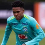estevao-no-chelsea:-barcelona-acompanha-situacao-do-atacante-brasileiro-na-inglaterra