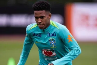 estevao-no-chelsea:-barcelona-acompanha-situacao-do-atacante-brasileiro-na-inglaterra