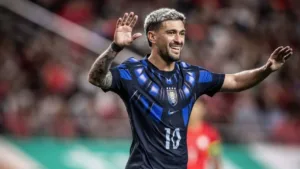 flamengo-confirma-fratura-e-cirurgia-de-arrascaeta-apos-lesao-em-jogo-do-uruguai