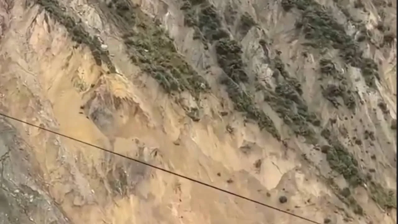 Deslizamento de terra bloqueia o Rio Kali Gandaki e atinge comunidades no Nepal