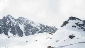 buscas-por-sobreviventes-de-avalanche-no-monte-himlung-himal-mobilizam-equipes-apos-quatro-mortes