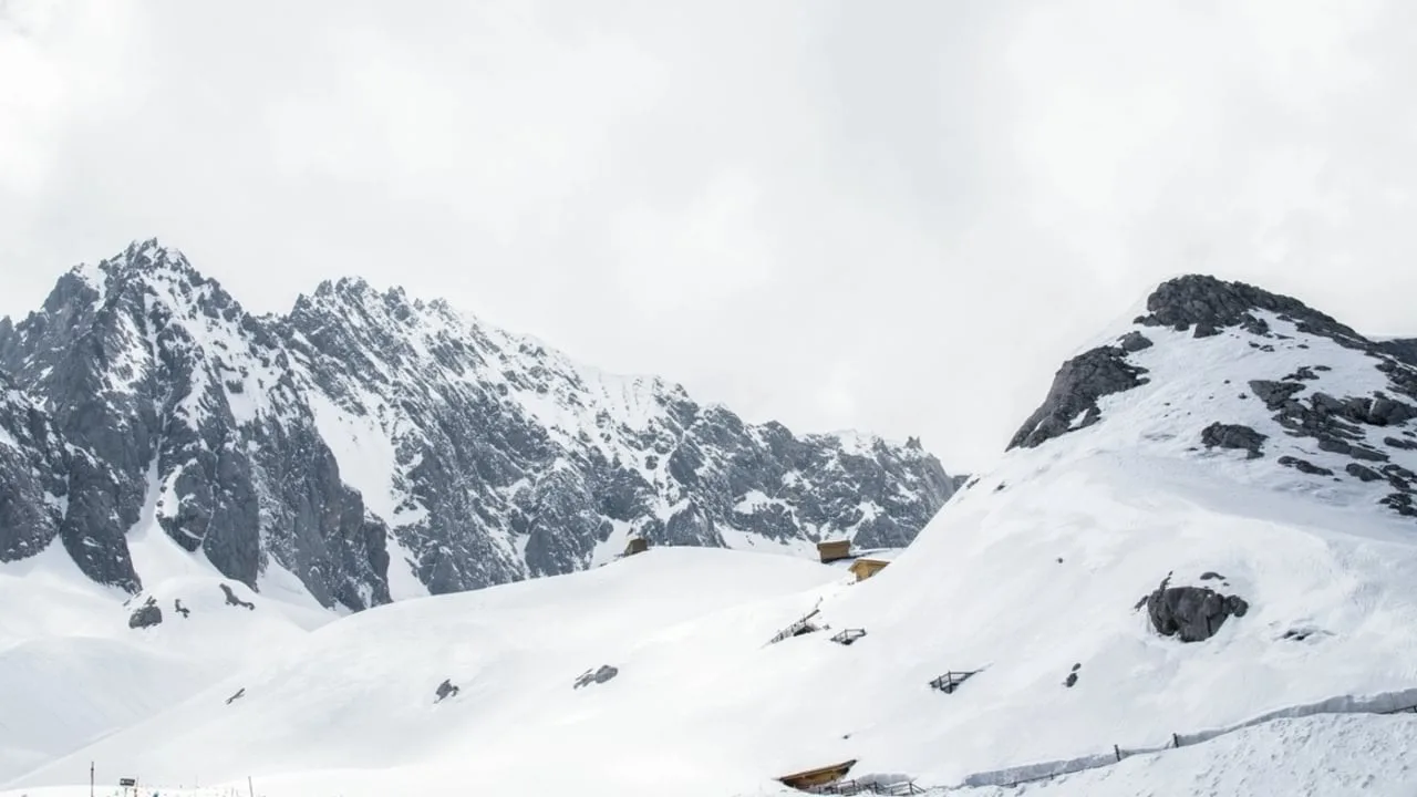 Buscas por sobreviventes de avalanche no monte Himlung Himal mobilizam equipes após quatro mortes