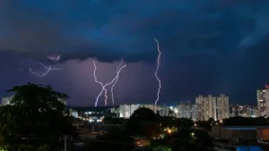 brasil-registra-ate-150-milhoes-de-raios-por-ano;-entenda-o-fenomeno