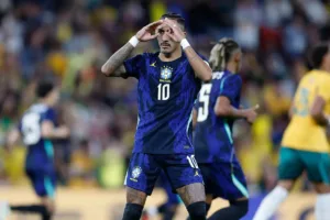 raphinha-sente-lesao-e-entra-em-lista-de-baixas-da-data-fifa