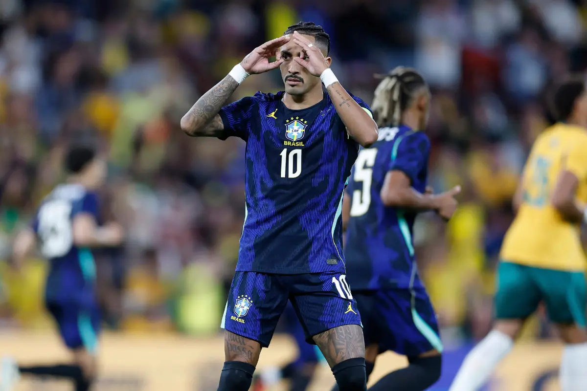 Raphinha sente lesão e entra em lista de baixas da Data Fifa