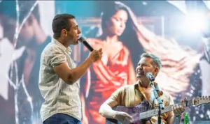 cabo-da-pm-chama-atencao-ao-soltar-a-voz-durante-show-de-eduardo-costa-em-goias:-‘nao-pensei-duas-vezes’