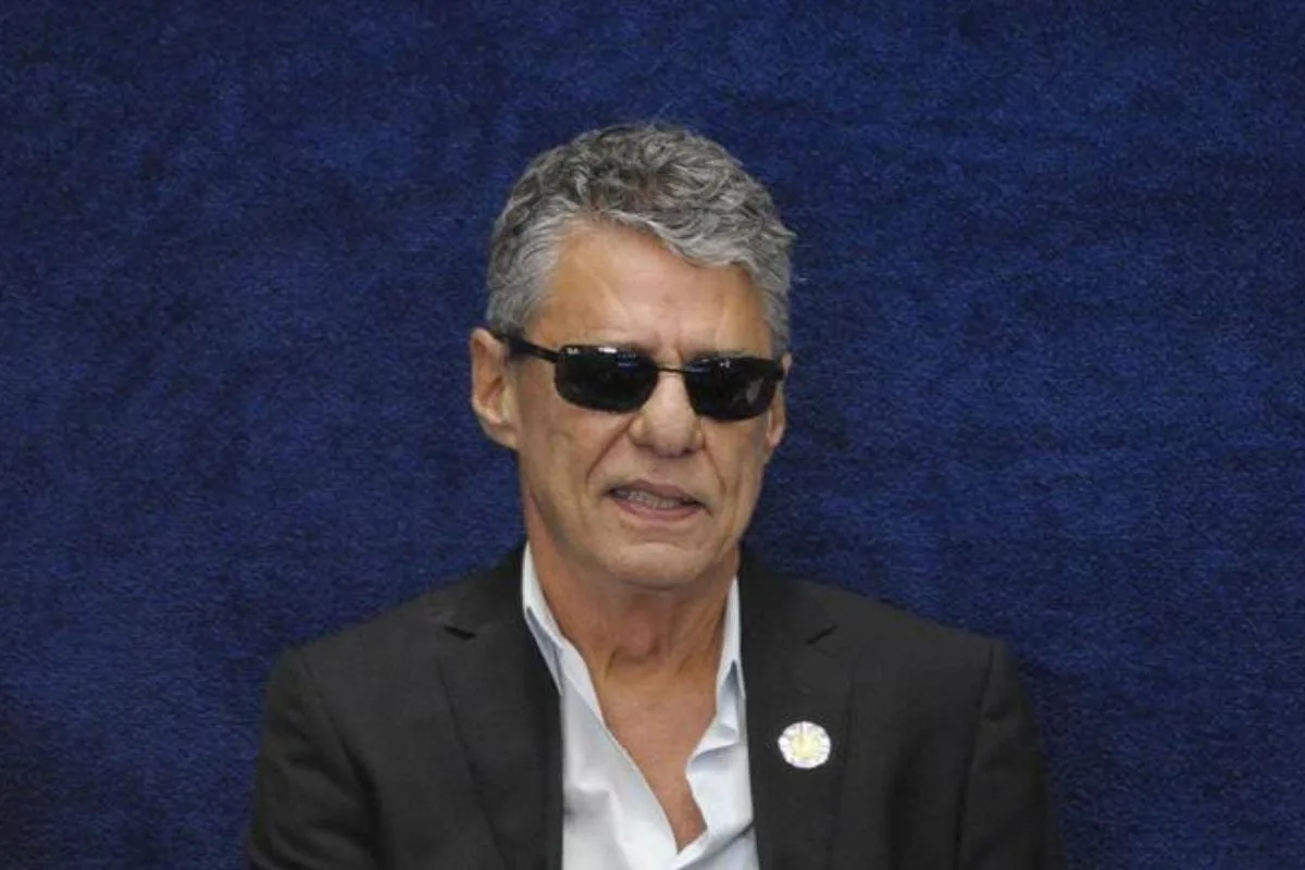 Chico Buarque diz que sofreu ameaça de morte na internet: ‘Adoraria abreviar a vida deste desgraçado’