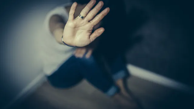 Estupro durante casamento ou namoro pode levar anos para ser reconhecido pelas vítimas como crime