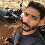 ‘correr-atras-do-tempo-perdido’:-goiano-encara-130-km-de-moto-toda-noite-para-estudar-na-ueg-de-morrinhos