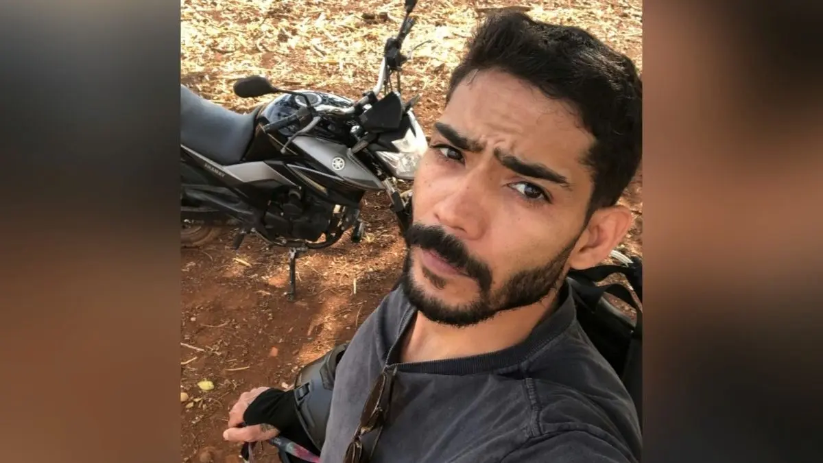 ‘Correr atrás do tempo perdido’: goiano encara 130 km de moto toda noite para estudar na UEG de Morrinhos