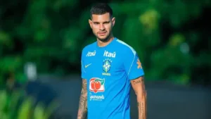 apontado-como-vilao-da-eliminacao-na-copa,-bruno-guimaraes-completa-50-jogos-na-selecao