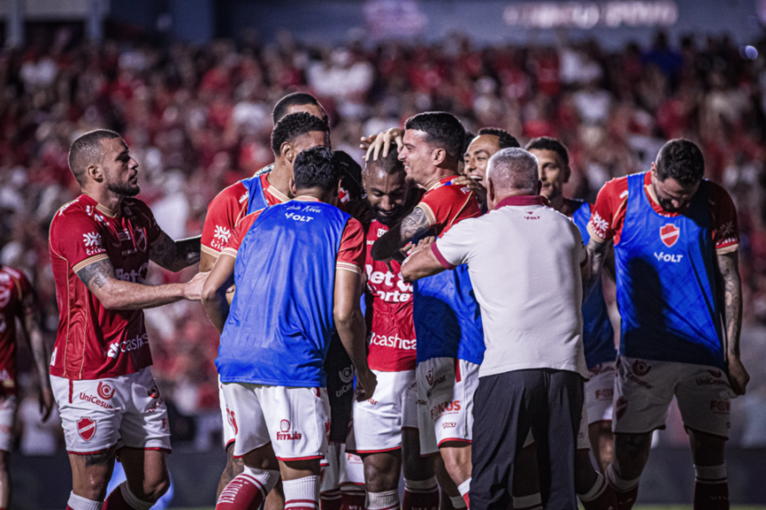 vila-nova-e-o-time-que-mais-liderou-a-serie-b-e-esta-a-26-rodadas-seguidas-no-g-6;-veja-numeros