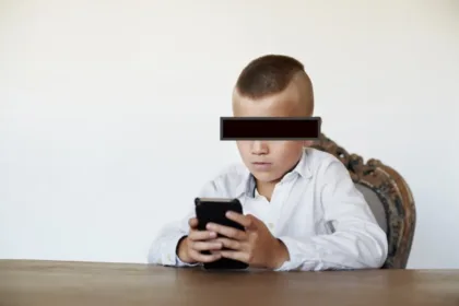 menino-de-12-anos-ganha-celular-da-gcm-para-denunciar-agressoes-da-mae-em-aparecida