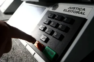 oculos-inteligentes-sao-proibidos-na-cabine-de-votacao-em-2026;-entenda-regras