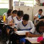 conselho-aponta-excesso-de-alunos,-falta-de-profissionais-e-defeitos-nos-predios-de-14-escolas-de-goiania