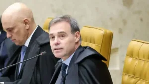 tse-tem-3-votos-a-1-para-manter-derrubada-de-noticia-falsa-sobre-flavio-bolsonaro-e-nossa-senhora