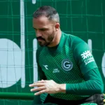 anselmo-ramon-volta-a-ser-relacionado-no-goias;-confira-escalacao-contra-o-novorizontino