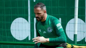 anselmo-ramon-volta-a-ser-relacionado-no-goias;-confira-escalacao-contra-o-novorizontino