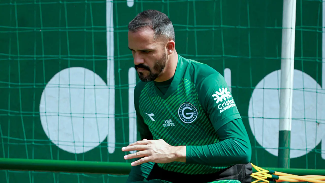 Anselmo Ramon volta a ser relacionado no Goiás; confira escalação contra o Novorizontino