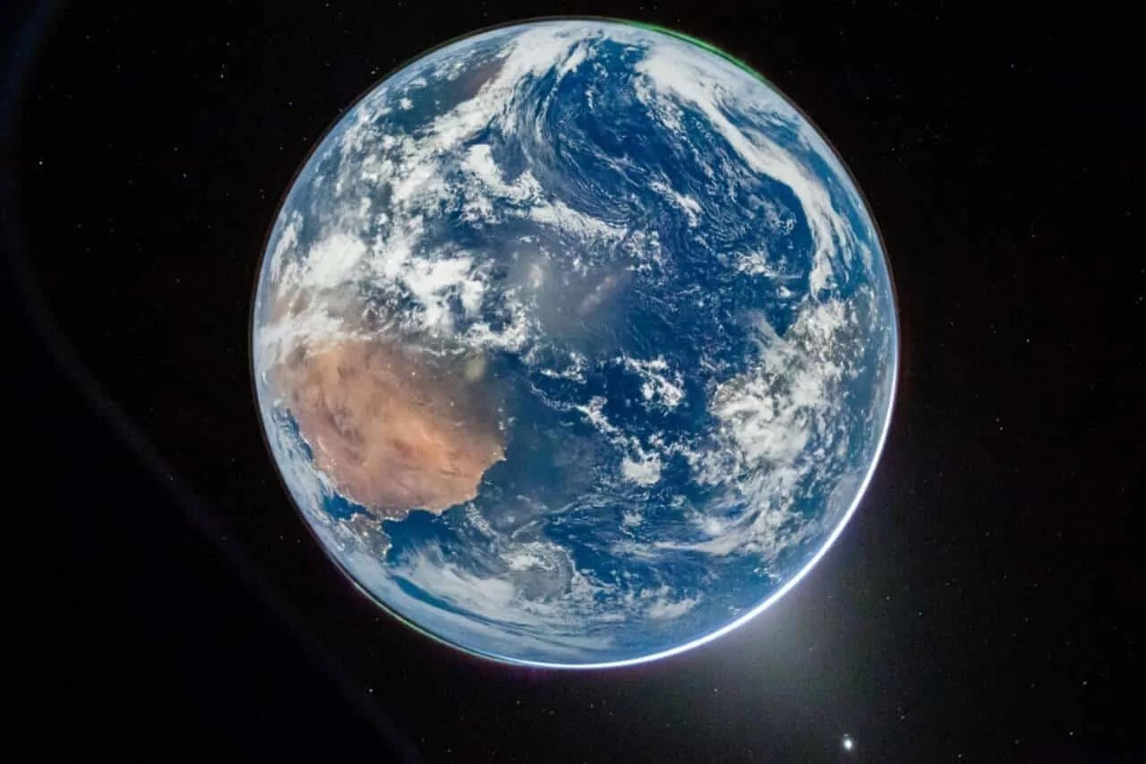 Poluição por ozônio atinge quase 40% da humanidade em 2026 com avanço de ondas de calor