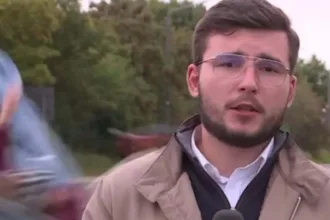 adolescente-em-patinete-eletrico-e-atropelada-por-carro-durante-transmissao-de-tv-na-polonia