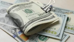 governo-trump-envia-cheques-de-us$-500-a-segurados-do-obamacare