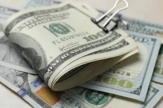 governo-trump-envia-cheques-de-us$-500-a-segurados-do-obamacare