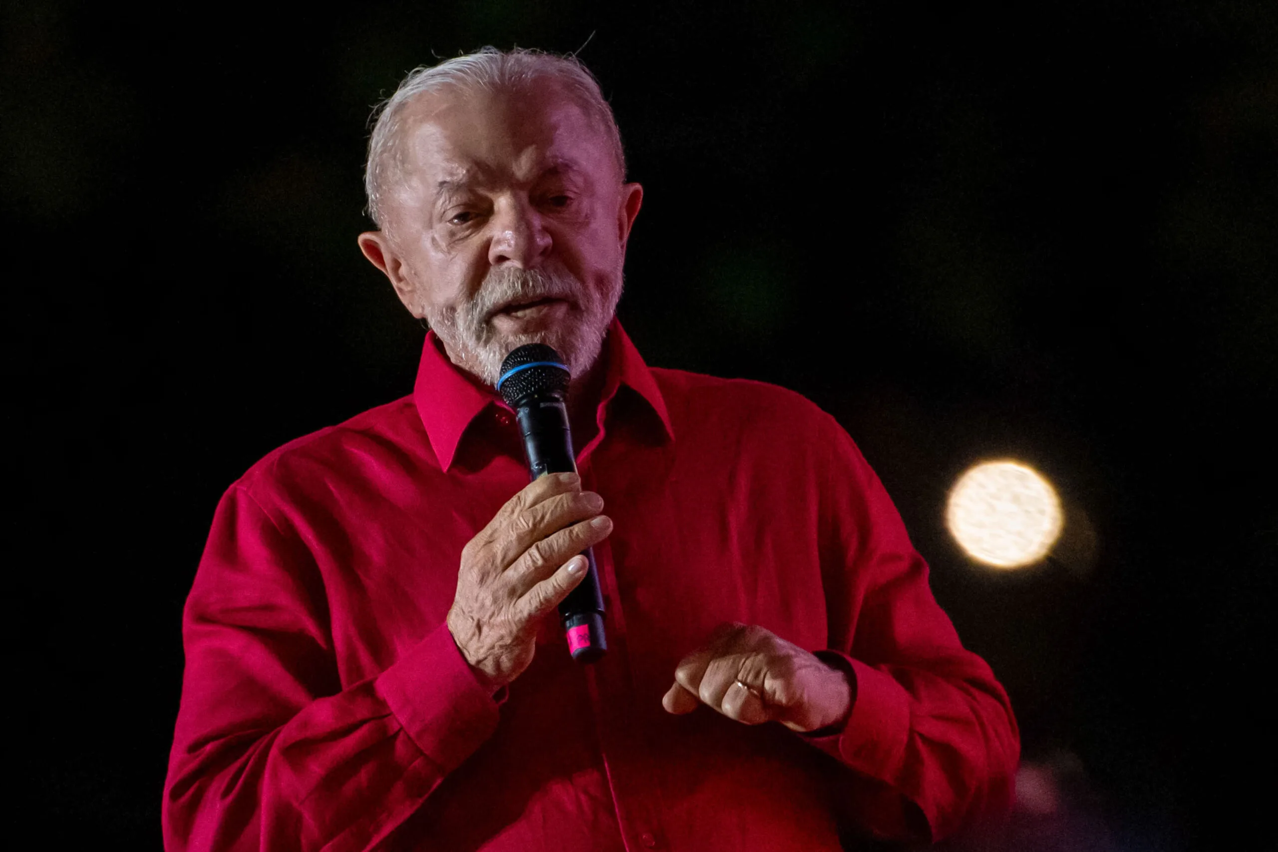 Lula quer deixar confronto direto com Flávio para um eventual 2º turno