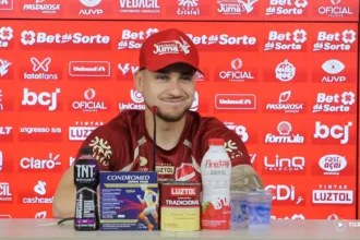 comparado-a-idolo-do-vila,-joao-vieira-sonha-com-acesso-e-elege-melhor-jogo-pelo-tigrao