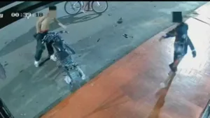 seguranca-de-casa-nortuna-e-atropelado-apos-impedir-entrada-de-pai-com-filho-menor-de-idade-em-mineiros;-assista