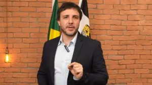 renan-santos-desiste-de-recurso-e-planeja-protesto-na-globo-durante-debate