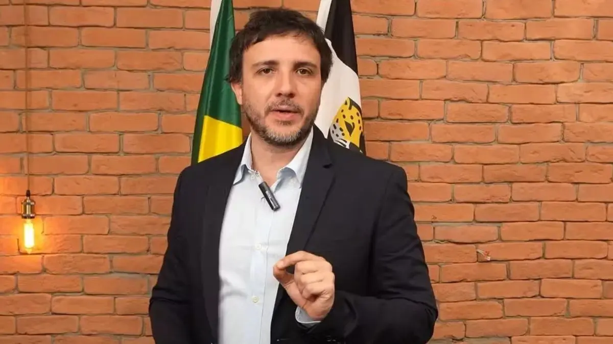 Renan Santos desiste de recurso e planeja protesto na Globo durante debate