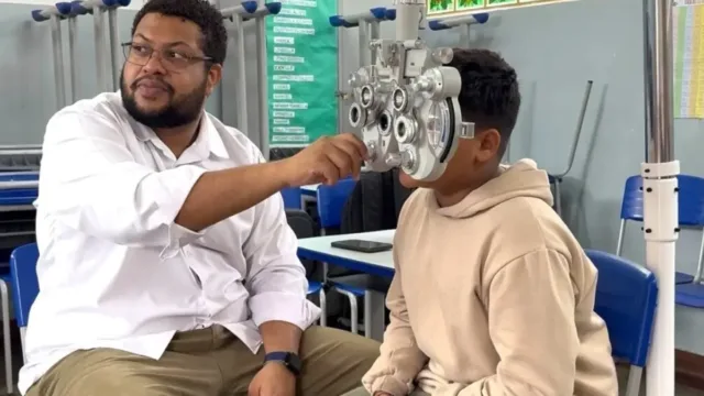 Tô vendo: projeto dá óculos de graça para alunos de escolas públicas de Goiânia